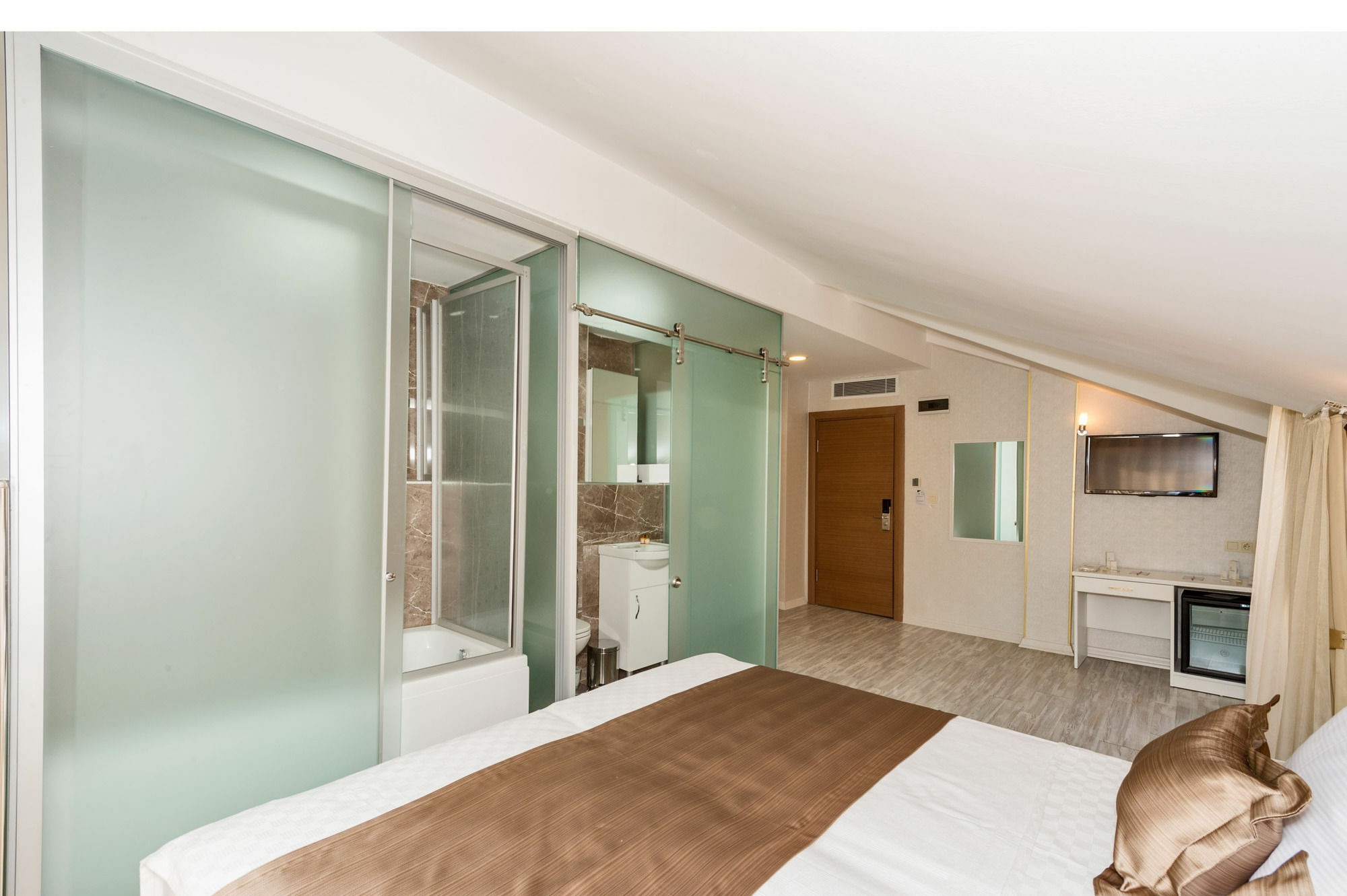 Grand Pamir Hotel Istanbul Exterior photo